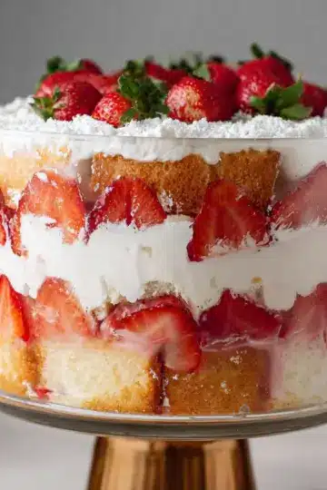 EASY Angel Food Cake Strawberry Trifle