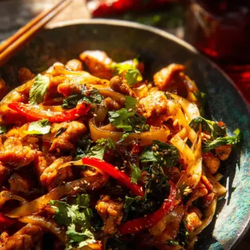 Crispy Garlic Chicken Drunken Noodles
