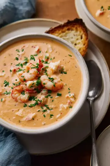 Creamy Shrimp and Crab Seafood Bisque Recipe